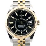 Rolex Sky-Dweller 336933 (2023) - Black dial 42 mm Gold/Steel case (1/8)