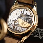 Patek Philippe Perpetual Calendar 5327J (2018) - White dial 39 mm Yellow Gold case (6/8)