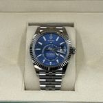 Rolex Sky-Dweller 336934 (2024) - Blue dial 42 mm Gold/Steel case (5/8)