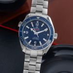 Omega Seamaster Planet Ocean 232.90.38.20.03.001 (2019) - Blue dial 38 mm Titanium case (3/8)