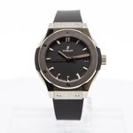 Hublot Classic Fusion Quartz 581.NX.1171.RX (2024) - Black dial 33 mm Titanium case (2/4)