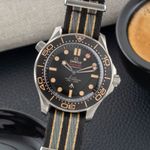 Omega Seamaster Diver 300 M 210.92.42.20.01.001 (Unknown (random serial)) - Brown dial 42 mm Titanium case (3/8)