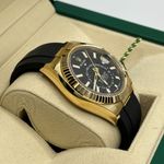 Rolex Sky-Dweller 336238 (2024) - Black dial 42 mm Yellow Gold case (7/8)