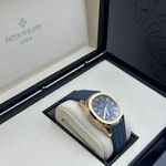 Patek Philippe Aquanaut 5261R-001 (2024) - Blue dial 39 mm Rose Gold case (3/8)