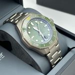 TAG Heuer Aquaracer 300M WBP208B.BF0631 (2023) - Green dial 43 mm Titanium case (7/8)