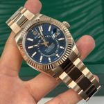 Rolex Sky-Dweller 336935 (2026) - Blue dial 42 mm Rose Gold case (3/7)