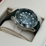 Omega Seamaster Diver 300 M 210.32.42.20.10.001 (2023) - Green dial 42 mm Steel case (5/8)