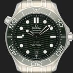 Omega Seamaster Diver 300 M 210.30.42.20.10.001 (2026) - Green dial 42 mm Steel case (2/8)