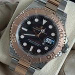 Rolex Yacht-Master 40 126621 (2025) - Black dial 40 mm Gold/Steel case (1/2)