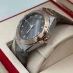 Omega Constellation 131.23.34.20.63.001 (2026) - Brown dial 34 mm Gold/Steel case (6/10)
