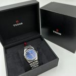 Tudor Royal 28600-0005 (2024) - Blue dial 41 mm Steel case (3/6)