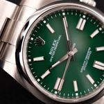 Rolex Oyster Perpetual 41 124300 (2023) - Green dial 41 mm Steel case (2/8)