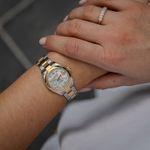 Rolex Lady-Datejust 279163 (2018) - Parelmoer wijzerplaat 28mm Goud/Staal (2/6)