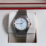 Omega Constellation Quartz 131.20.28.60.52.001 (2024) - Silver dial 28 mm Gold/Steel case (2/6)