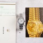 Rolex Oyster Perpetual Lady Date 69160 (1996) - Wit wijzerplaat 26mm Staal (2/8)