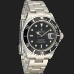 Rolex Submariner Date 16610 (2009) - Black dial 40 mm Steel case (4/8)