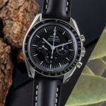 Omega Speedmaster Professional Moonwatch 310.30.42.50.01.001 (2023) - Black dial 42 mm Steel case (3/8)