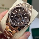 Rolex Sky-Dweller 326935 (2023) - Bruin wijzerplaat 42mm Roségoud (8/8)