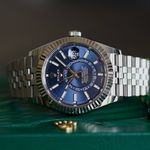 Rolex Sky-Dweller 326934 (Onbekend (willekeurig serienummer)) - Blauw wijzerplaat 42mm Staal (1/5)