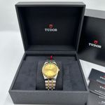 Tudor Royal 28503-0003 (2022) - Champagne wijzerplaat 38mm Staal (4/8)