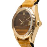 Rolex Lady-Datejust 6917 (1975) - Bruin wijzerplaat 26mm Geelgoud (5/8)