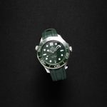 Omega Seamaster Diver 300 M 210.32.42.20.10.001 (2024) - Green dial 42 mm Steel case (2/5)