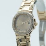 Patek Philippe Nautilus 4700/54 (1991) - Champagne dial 27 mm Yellow Gold case (4/8)