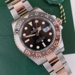Rolex GMT-Master II 126711CHNR (2021) - Zwart wijzerplaat 40mm Goud/Staal (2/8)