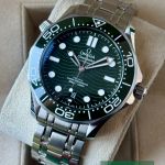 Omega Seamaster Diver 300 M 210.30.42.20.10.001 (2026) - Green dial 42 mm Steel case (3/7)