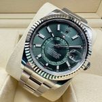 Rolex Sky-Dweller 336934 (2024) - Groen wijzerplaat 42mm Goud/Staal (3/8)