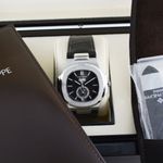 Patek Philippe Nautilus 5726A-001 (2021) - Black dial 41 mm Steel case (7/7)