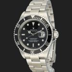 Rolex Submariner Date 16610 (2006) - Black dial 40 mm Steel case (1/8)