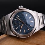 Girard-Perregaux Laureato 81010-11-431-11A (2021) - Blue dial 43 mm Steel case (4/8)