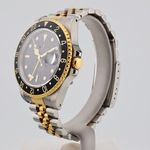 Rolex GMT-Master II 16713 (1996) - Black dial 40 mm Gold/Steel case (2/8)