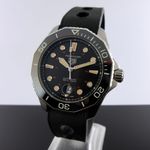 TAG Heuer Aquaracer 300M WBP208C:FT6201 (2024) - Zwart wijzerplaat 43mm Staal (2/8)