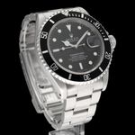 Rolex Submariner Date 16610 (1997) - Black dial 40 mm Steel case (4/8)