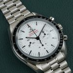 Omega Speedmaster Professional Moonwatch 310.30.42.50.04.001 (2026) - White dial 42 mm Steel case (3/8)
