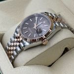 Rolex Datejust 36 126231 (2024) - Brown dial 36 mm Gold/Steel case (5/8)