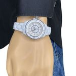 Chanel J12 H5704 (2024) - Pearl dial 33 mm Ceramic case (2/8)