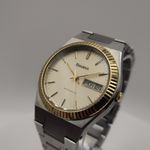 Bulova Vintage Bulova "Oyster" Day Date Rare Vintage (1970) - Champagne wijzerplaat 34mm Staal (1/7)