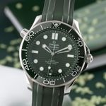 Omega Seamaster Diver 300 M 210.32.42.20.10.001 (Unknown (random serial)) - Green dial 42 mm Steel case (3/8)