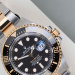 Rolex Sea-Dweller 126603 (2023) - Black dial 43 mm Gold/Steel case (3/8)
