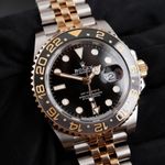 Rolex GMT-Master II 126713GRNR (2024) - Black dial 40 mm Gold/Steel case (4/8)