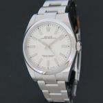Rolex Oyster Perpetual 114300 (2019) - White dial 39 mm Steel case (3/4)