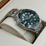 Omega Seamaster Diver 300 M 210.30.42.20.10.001 (2023) - Green dial 42 mm Steel case (7/8)