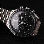 Omega Speedmaster Professional Moonwatch 310.30.42.50.01.001 (2023) - Black dial 42 mm Steel case (2/8)