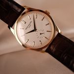 Patek Philippe Calatrava 5196J (Unknown (random serial)) - White dial 37 mm Yellow Gold case (1/8)