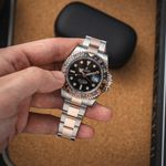 Rolex GMT-Master II 126711CHNR (2024) - Black dial 40 mm Gold/Steel case (3/8)