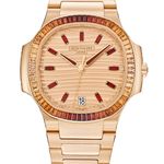 Patek Philippe Nautilus 7118/1300R-001 (Unknown (random serial)) - Pink dial 35 mm Rose Gold case (1/1)