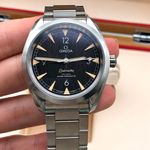 Omega Seamaster Railmaster 220.10.40.20.01.001 (2024) - Black dial 40 mm Steel case (6/8)